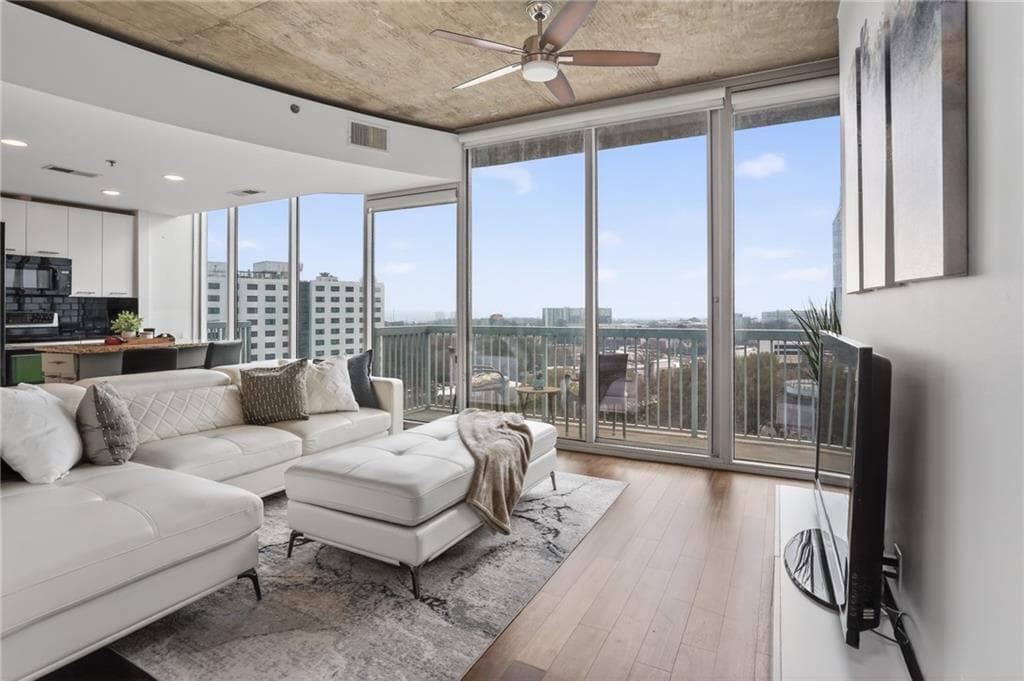 1 bedroom, 1 bathroom, 783 sq ft condominium for sale at 3324 Peachtree Road 1312, Atlanta, GA 30326