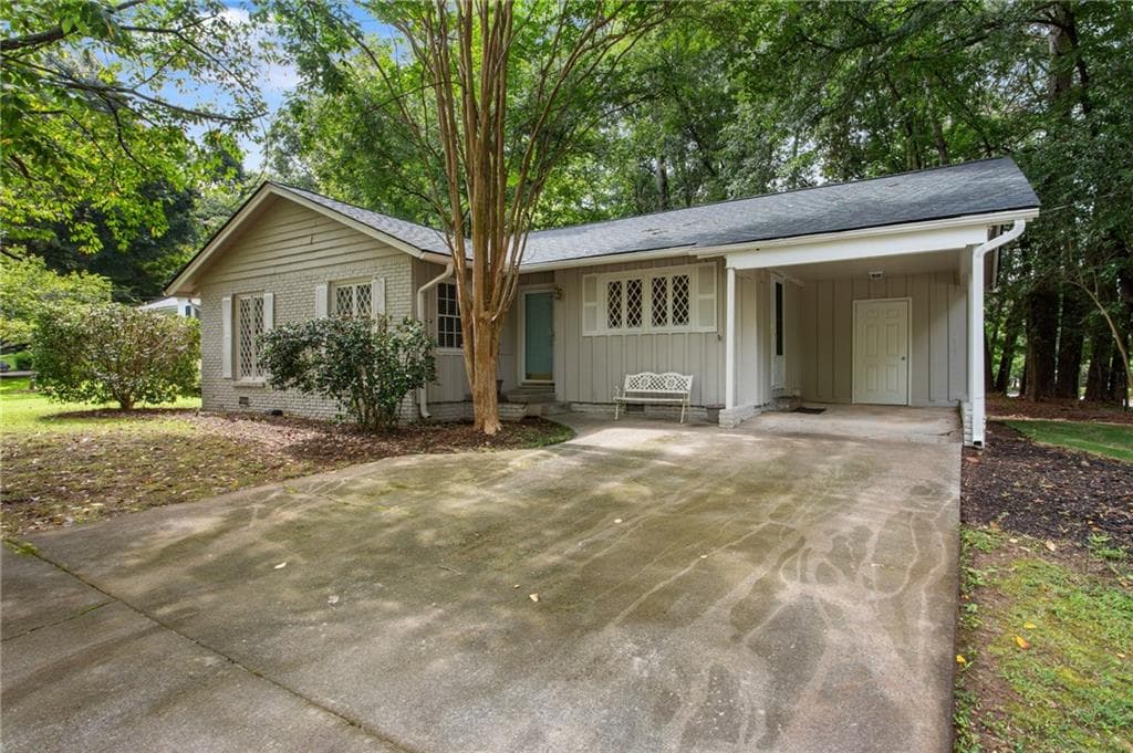 3 bedroom, 2 bathroom, 1,417 sq ft single family residence under contract at 851 Cardova Drive, Atlanta, GA 30324