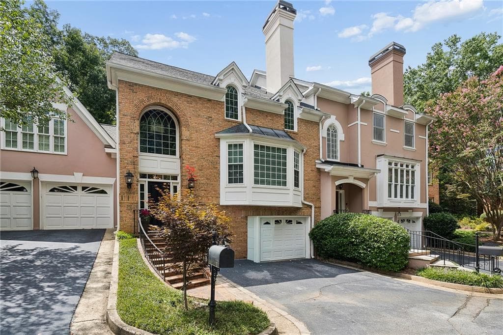 4 bedroom, 5 bathroom, 3,065 sq ft townhouse sold at 682 S Ponce Court, Atlanta, GA 30307