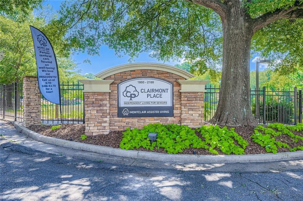 1 bedroom, 1 bathroom, 814 sq ft condominium for sale at 1800 Clairmont Lake A325, Decatur, GA 30033