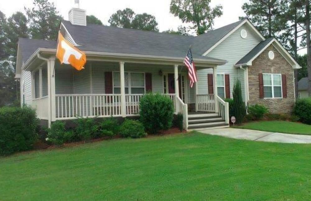 4 bedroom, 3 bathroom, 2,348 sq ft single family residence under contract at 330 Lamar Lane, Covington, GA 30016