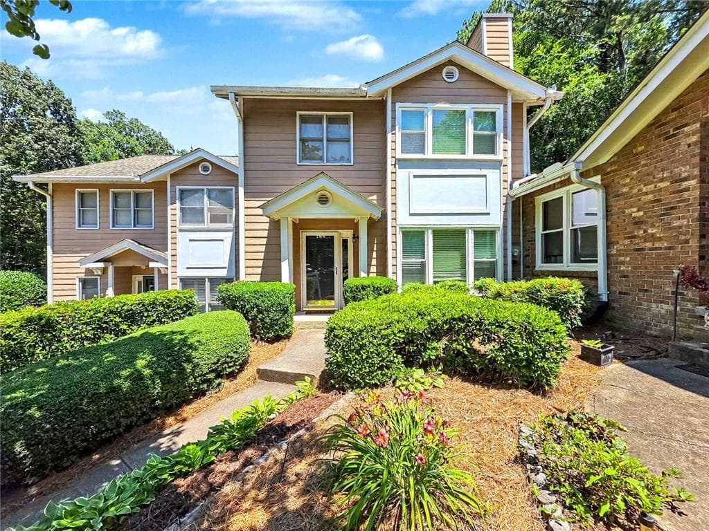 3 bedroom, 3 bathroom, 1,536 sq ft townhouse for sale at 184 Peachtree Hollow Court, Atlanta, GA 30328