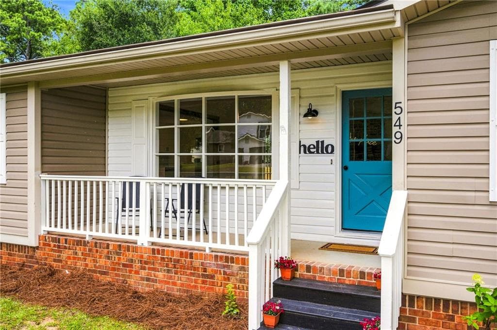 3 bedroom, 2 bathroom, 1,562 sq ft single family residence for sale at 549 Rivercrest Drive, Woodstock, GA 30188