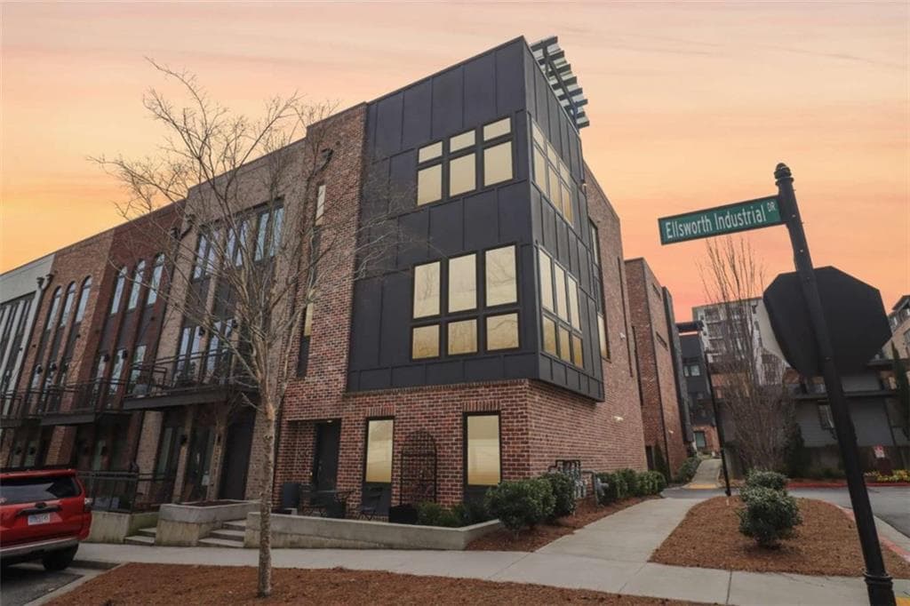 3 bedroom, 4 bathroom, 2,374 sq ft townhouse for sale at 1229 Chelsea Circle, Atlanta, GA 30318