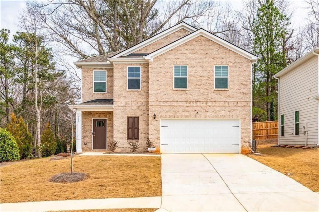 3 bedroom, 3 bathroom, 1,467 sq ft single family residence for sale at 4700 Blake Loop, Atlanta, GA 30349