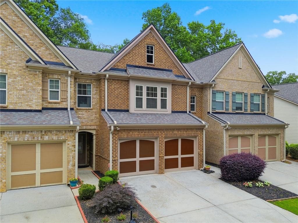 3 bedroom, 3 bathroom, 1,748 sq ft townhouse under contract at 1485 Faircrest Lane, Alpharetta, GA 30004