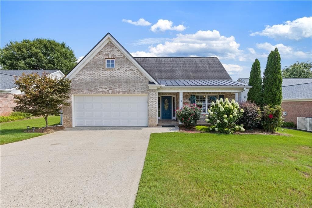 3 bedroom, 2 bathroom, 2,112 sq ft single family residence for sale at 112 Clubhouse Drive, Jefferson, GA 30549