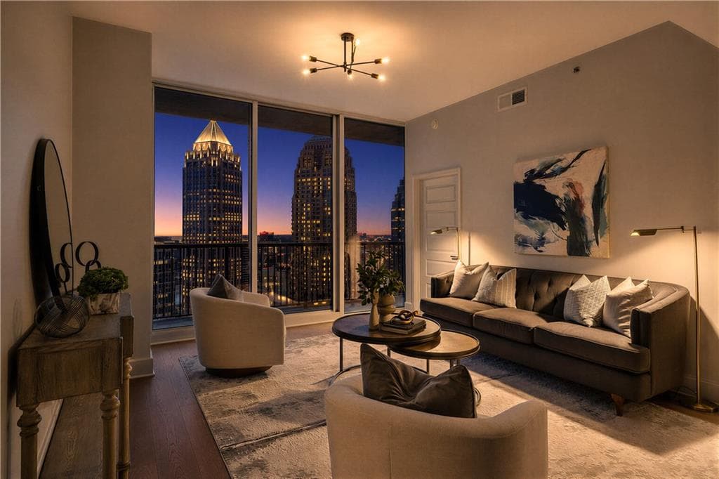 2 bedroom, 2 bathroom, 1,271 sq ft condominium under contract at 1080 Peachtree Street 3215, Atlanta, GA 30309