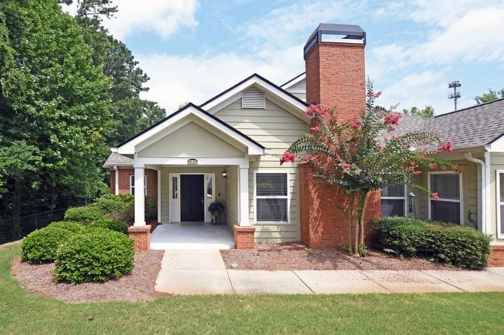 2 bedroom, 2 bathroom, 1,736 sq ft condominium for sale at 2365 Chimney Cottage Circle 14, Marietta, GA 30066