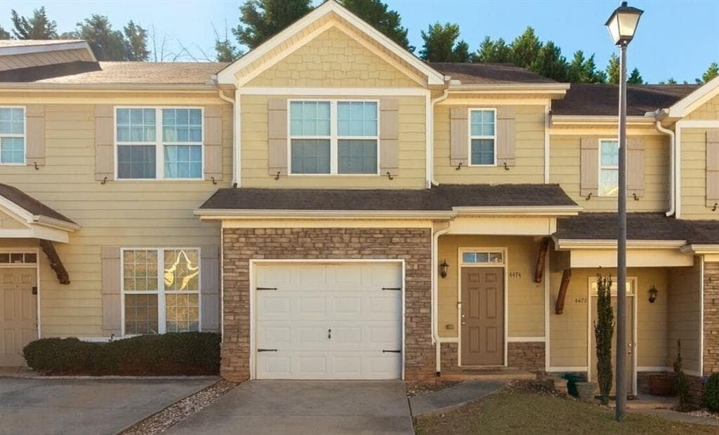 3 bedroom, 3 bathroom, 1,485 sq ft condominium for sale at 4474 Highwood Park Drive, Atlanta, GA 30344