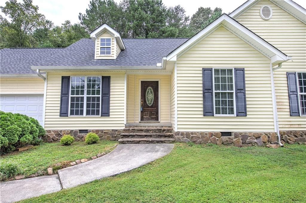 3 bedroom, 2 bathroom, 1,360 sq ft single family residence for sale at 33 Covered Springs Drive, Rome, GA 30165