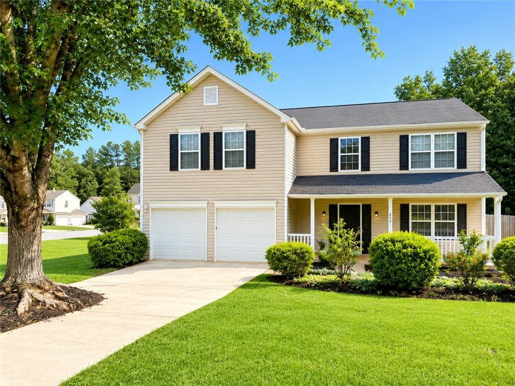 4 bedroom, 3 bathroom, 2,712 sq ft single family residence for sale at 632 Stonecrest Drive, Loganville, GA 30052