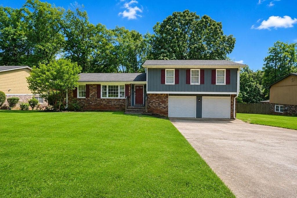 3 bedroom, 3 bathroom single family residence under contract at 970 Woodbridge Drive, Conyers, GA 30012