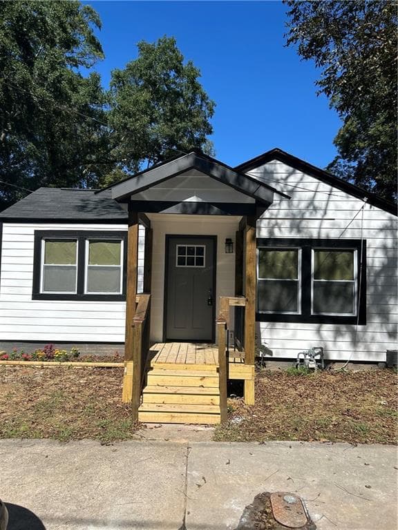 3 bedroom, 2 bathroom, 1,000 sq ft single family residence for sale at 839 Neal Street, Atlanta, GA 30318