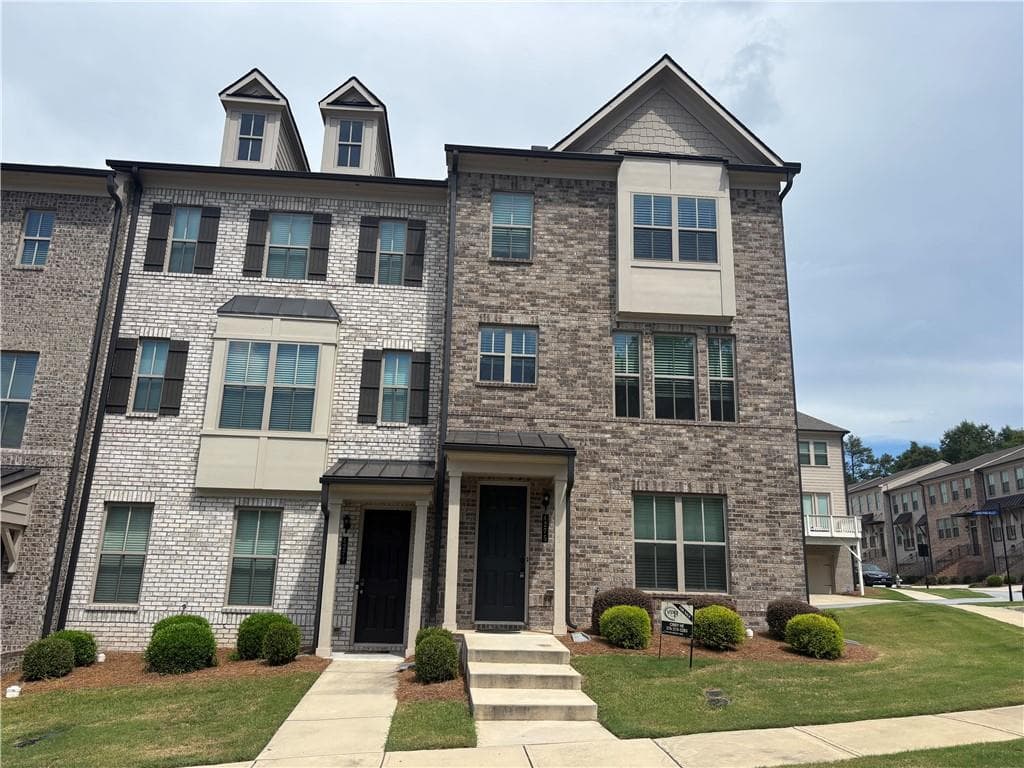 4 bedroom, 4 bathroom, 2,295 sq ft townhouse for sale at 4275 Sand Pine Aly, Doraville, GA 30360