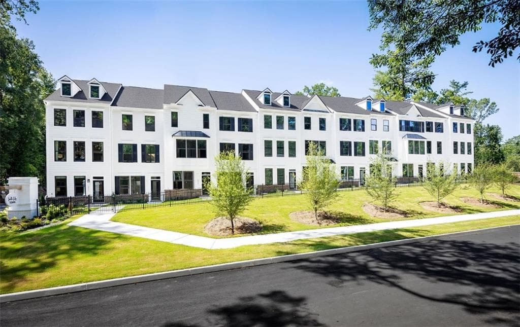 2 bedroom, 3 bathroom, 1,585 sq ft townhouse under contract at 2822 Graylag Alley, Atlanta, GA 30331