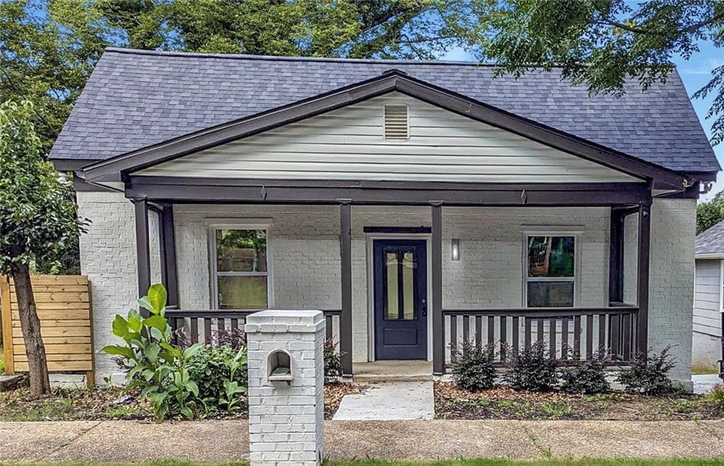 4 bedroom, 3 bathroom, 1,513 sq ft single family residence for sale at 923 Smith Street, Atlanta, GA 30310