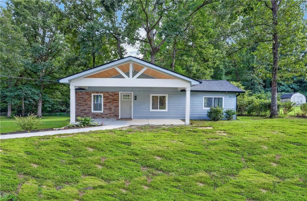 2 bedroom, 1 bathroom, 1,204 sq ft single family residence for sale at 1374 Shangrila Circle, Riverdale, GA 30296