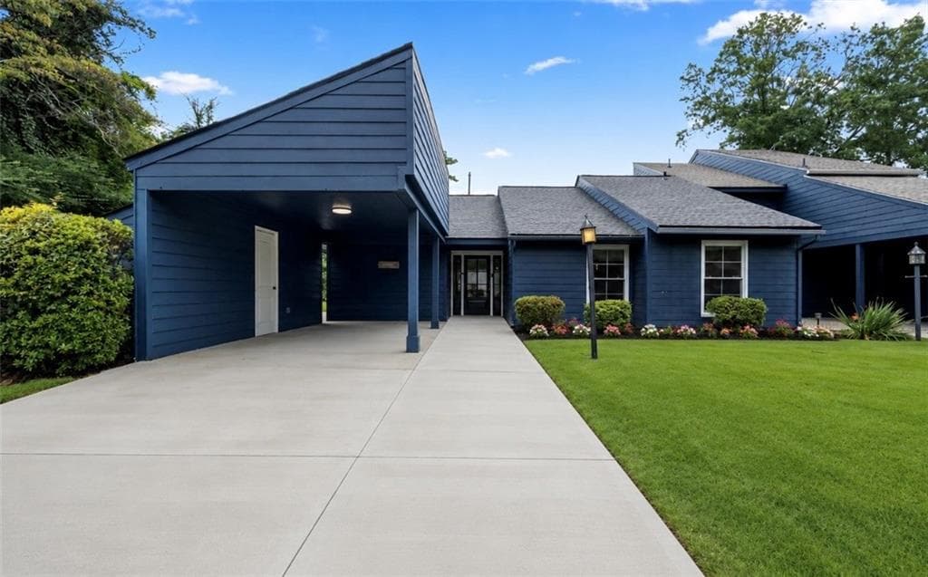3 bedroom, 2 bathroom, 1,588 sq ft condominium for sale at 140 Woodhaven Way, Alpharetta, GA 30009