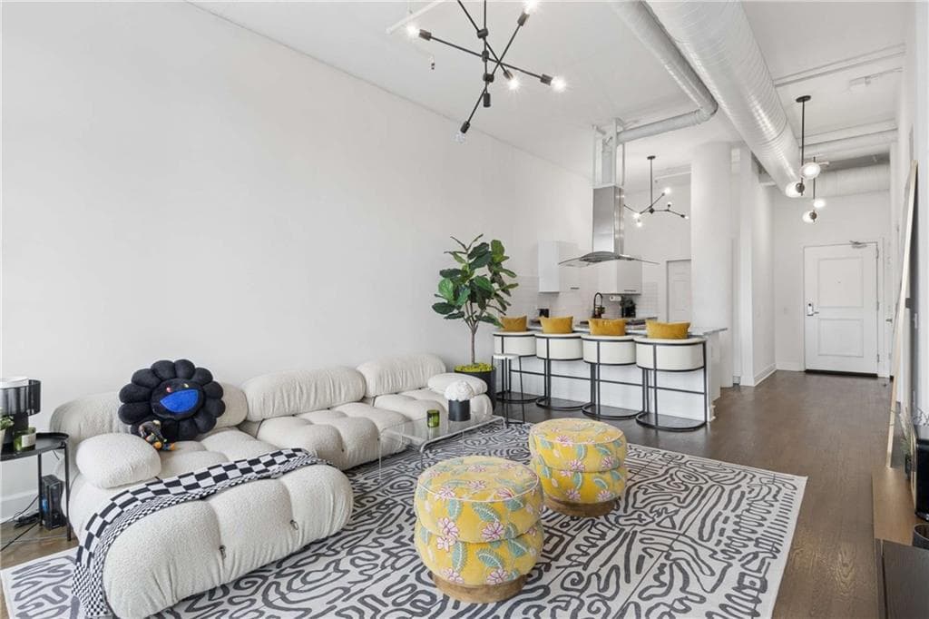 1 bedroom, 1 bathroom, 964 sq ft condominium for sale at 3820 Roswell Road 1005, Atlanta, GA 30342