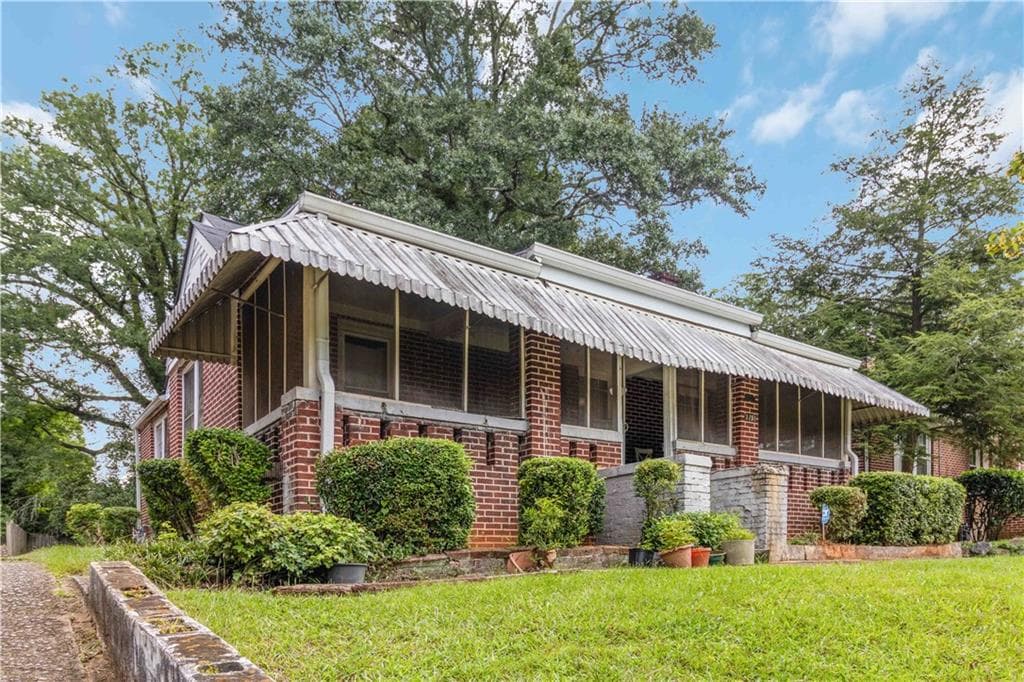 3 bedroom, 1 bathroom, 1,337 sq ft single family residence sold at 1191 Ewing Place, Atlanta, GA 30310