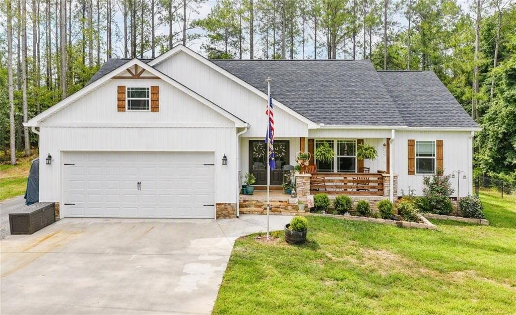 3 bedroom, 2 bathroom, 1,675 sq ft single family residence for sale at 287 Bell Loop, Chatsworth, GA 30705