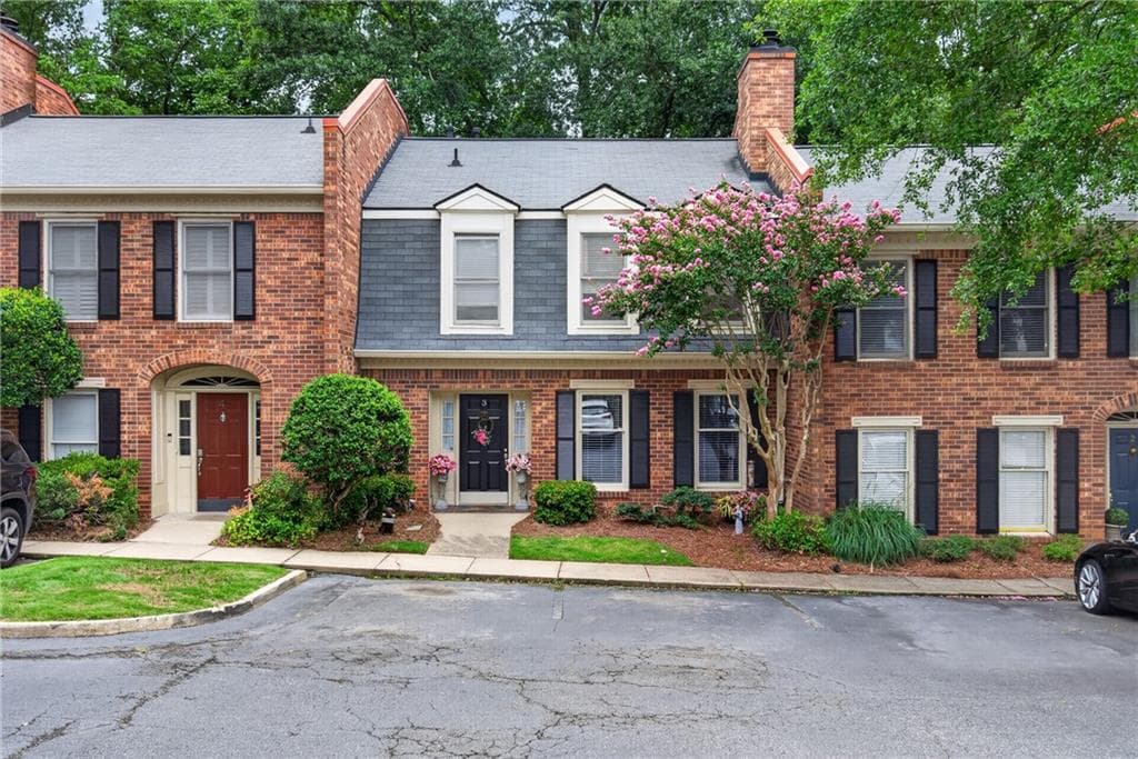 3 bedroom, 3 bathroom, 1,400 sq ft condominium for sale at 3 Pendleton Place, Atlanta, GA 30342