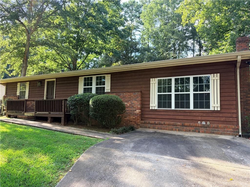 3 bedroom, 2 bathroom, 1,375 sq ft single family residence for sale at 861 Eva Kennedy Road, Suwanee, GA 30024