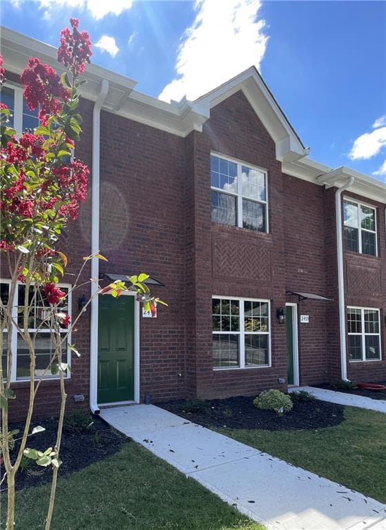 3 bedroom, 2 bathroom, 1,500 sq ft condominium for sale at 2451 Terrace View Nw, Gainesville, GA 30501