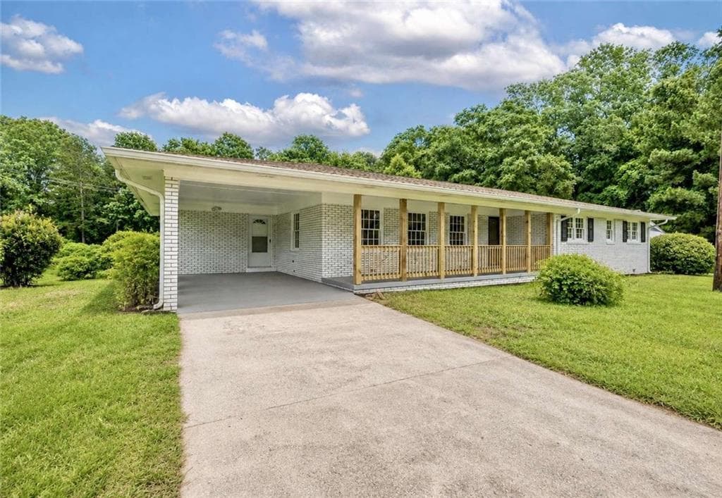 4 bedroom, 2 bathroom, 2,071 sq ft single family residence for sale at 13 Brown Street, Toccoa, GA 30577
