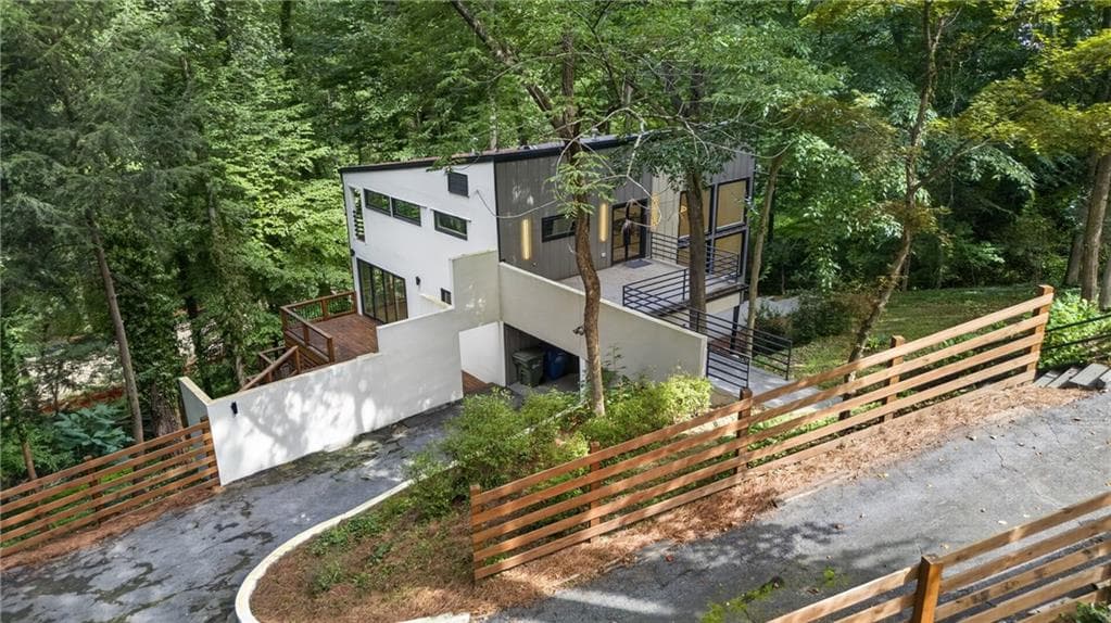 4 bedroom, 5 bathroom, 3,051 sq ft single family residence under contract at 1153 Dawn View Lane, Atlanta, GA 30327