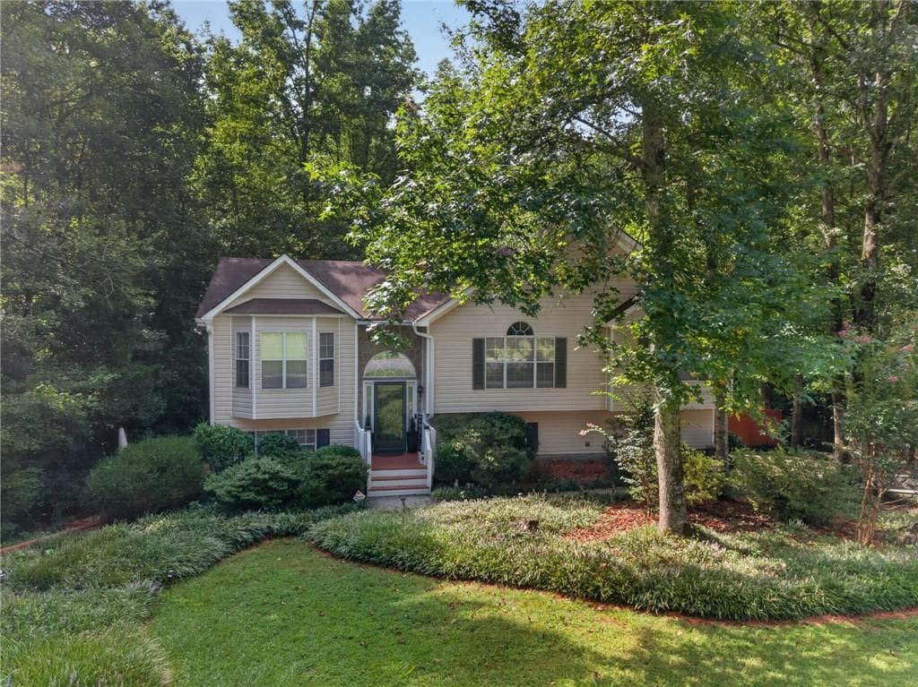 3 bedroom, 3 bathroom, 1,600 sq ft single family residence for sale at 273 Bridge Station Drive, Douglasville, GA 30134