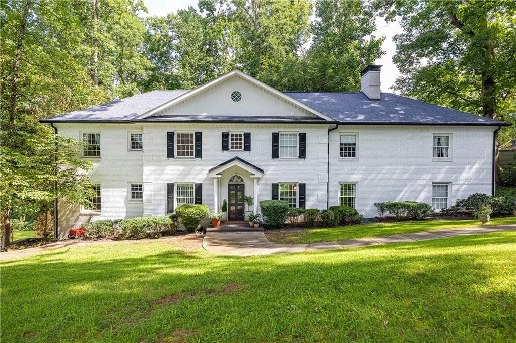 6 bedroom, 6 bathroom, 5,806 sq ft single family residence for sale at 1135 Peachtree Battle Avenue, Atlanta, GA 30327