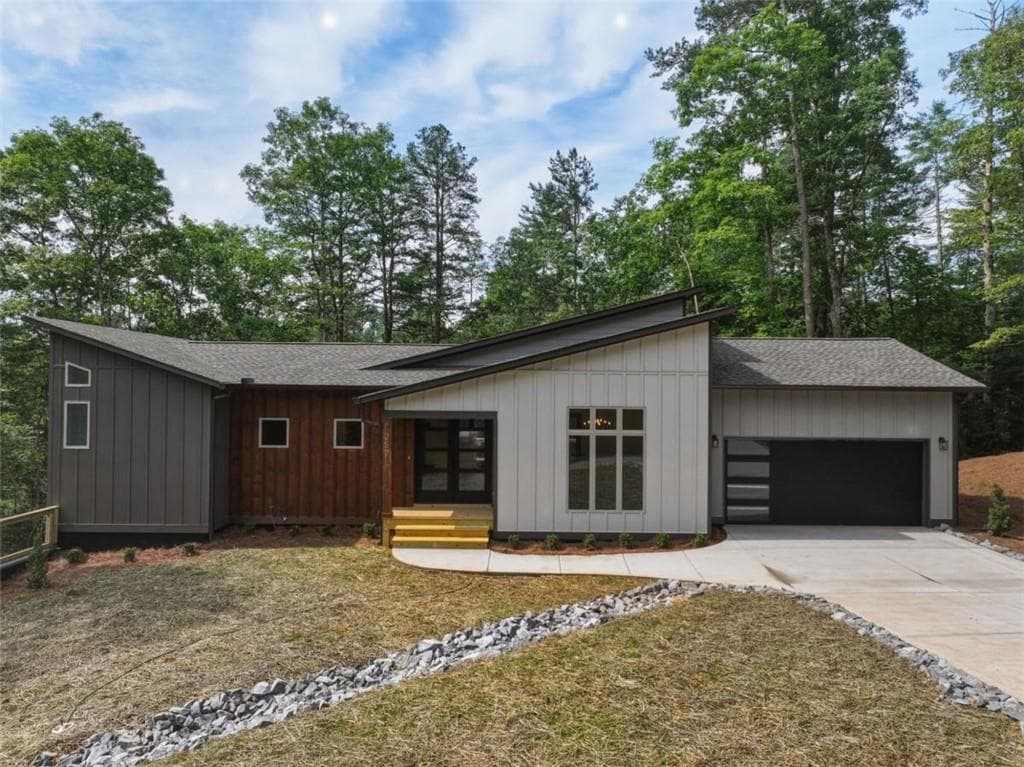 3 bedroom, 3 bathroom, 2,500 sq ft single family residence for sale at 257 Gallery Court, Ellijay, GA 30540