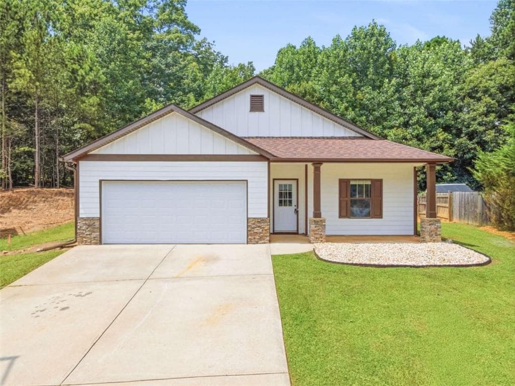 4 bedroom, 2 bathroom, 2,115 sq ft single family residence for sale at 752 Stable View Loop, Dallas, GA 30132