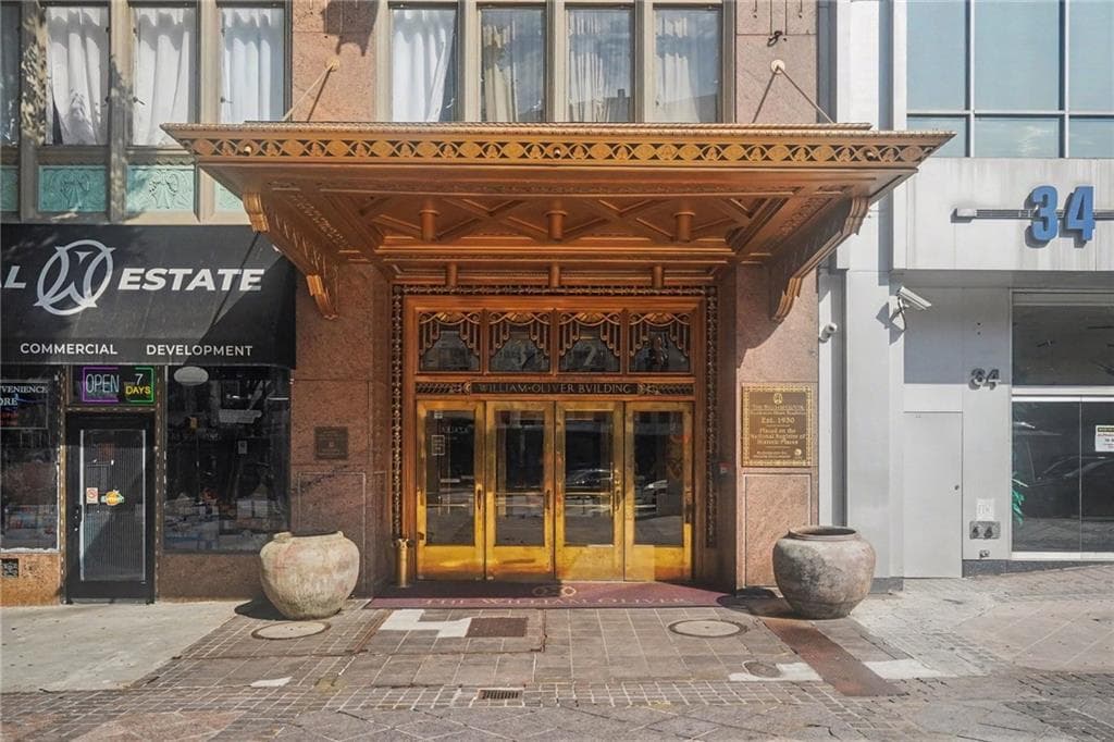 1 bedroom, 1 bathroom, 586 sq ft condominium for sale at 32 Peachtree Street 1405, Atlanta, GA 30303
