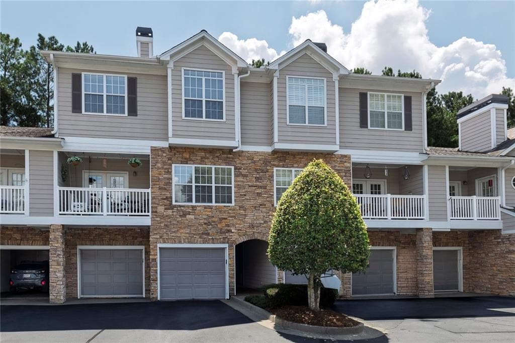 3 bedroom, 3 bathroom, 1,840 sq ft condominium for sale at 207 The Crossings Lane, Woodstock, GA 30189