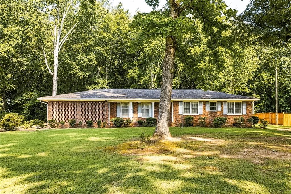 3 bedroom, 2 bathroom, 2,306 sq ft single family residence under contract at 802 S Cherokee Road, Social Circle, GA 30025