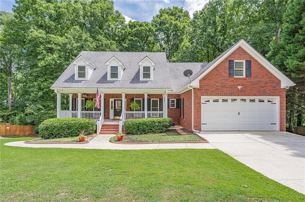 5 bedroom, 3 bathroom, 3,542 sq ft single family residence under contract at 825 Harvest Lane, Monroe, GA 30655