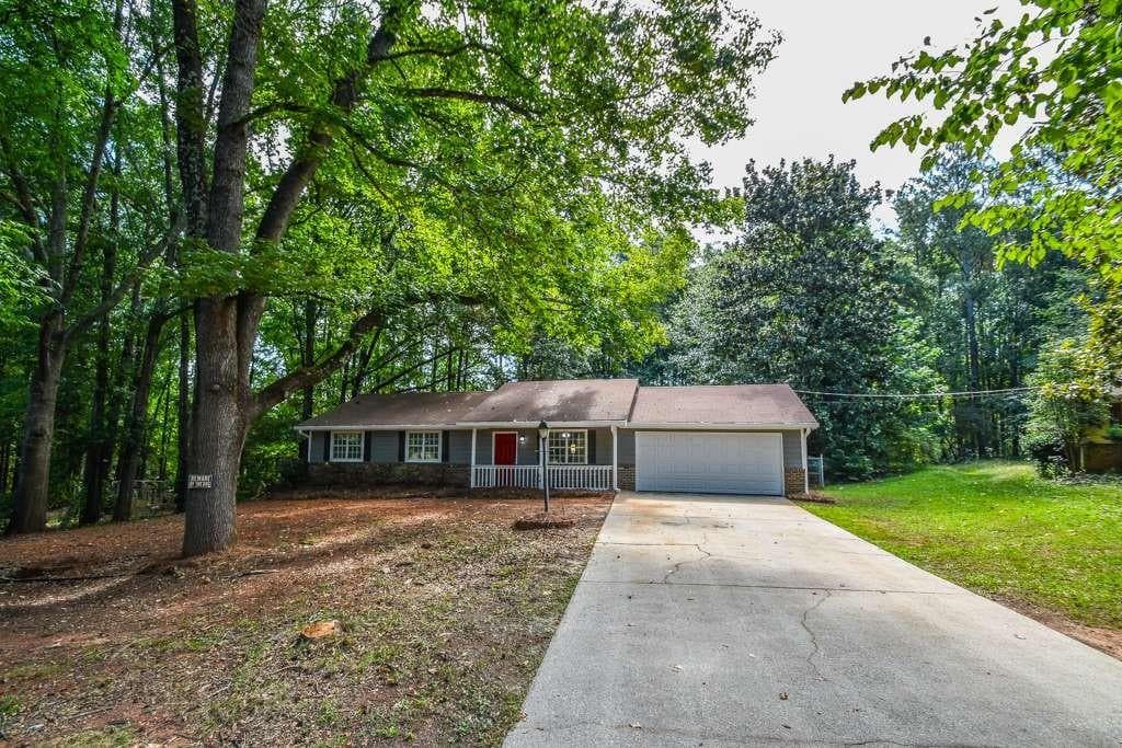 3 bedroom, 2 bathroom, 1,154 sq ft single family residence for sale at 110 E Country Woods Drive, Covington, GA 30016