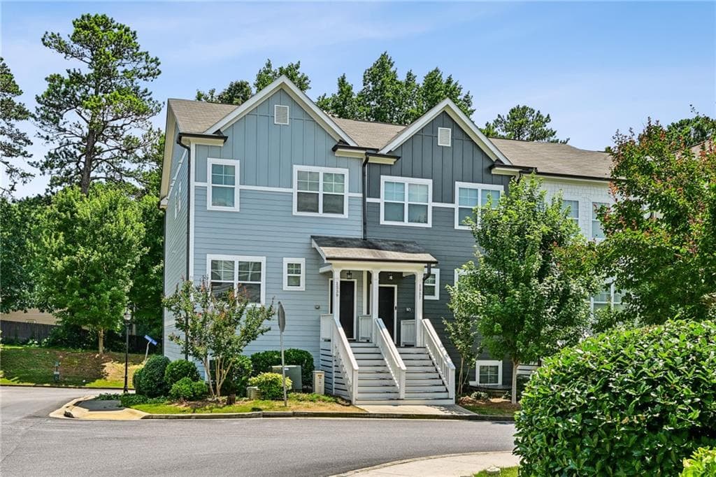 3 bedroom, 4 bathroom, 1,926 sq ft townhouse for sale at 1339 Callahan Cove, Atlanta, GA 30316