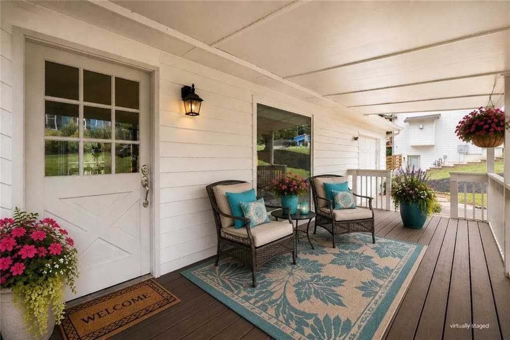 3 bedroom, 3 bathroom, 2,105 sq ft single family residence under contract at 270 Parkmont Court, Roswell, GA 30076
