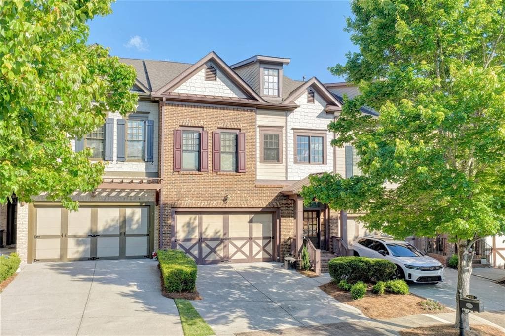 4 bedroom, 5 bathroom, 4,804 sq ft townhouse under contract at 6961 Fellowship Lane, Flowery Branch, GA 30542