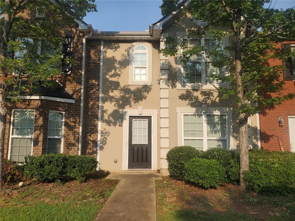 3 bedroom, 3 bathroom, 1,672 sq ft townhouse for sale at 11420 S Grove Drive, Hampton, GA 30228