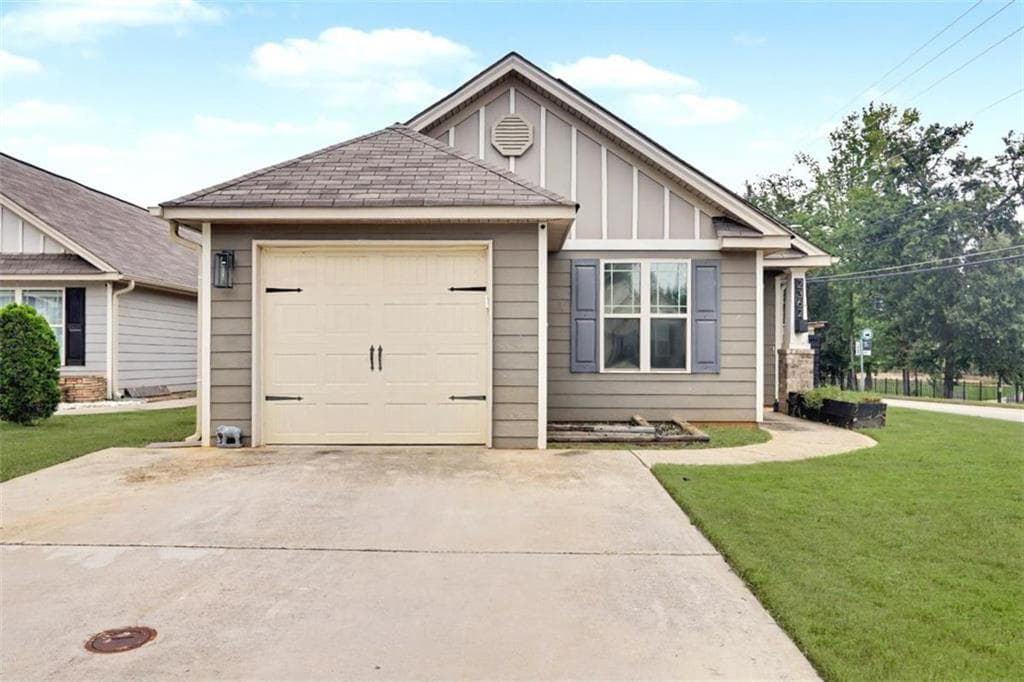 3 bedroom, 2 bathroom, 1,132 sq ft single family residence for sale at 2362 Glebe Court, Hampton, GA 30228