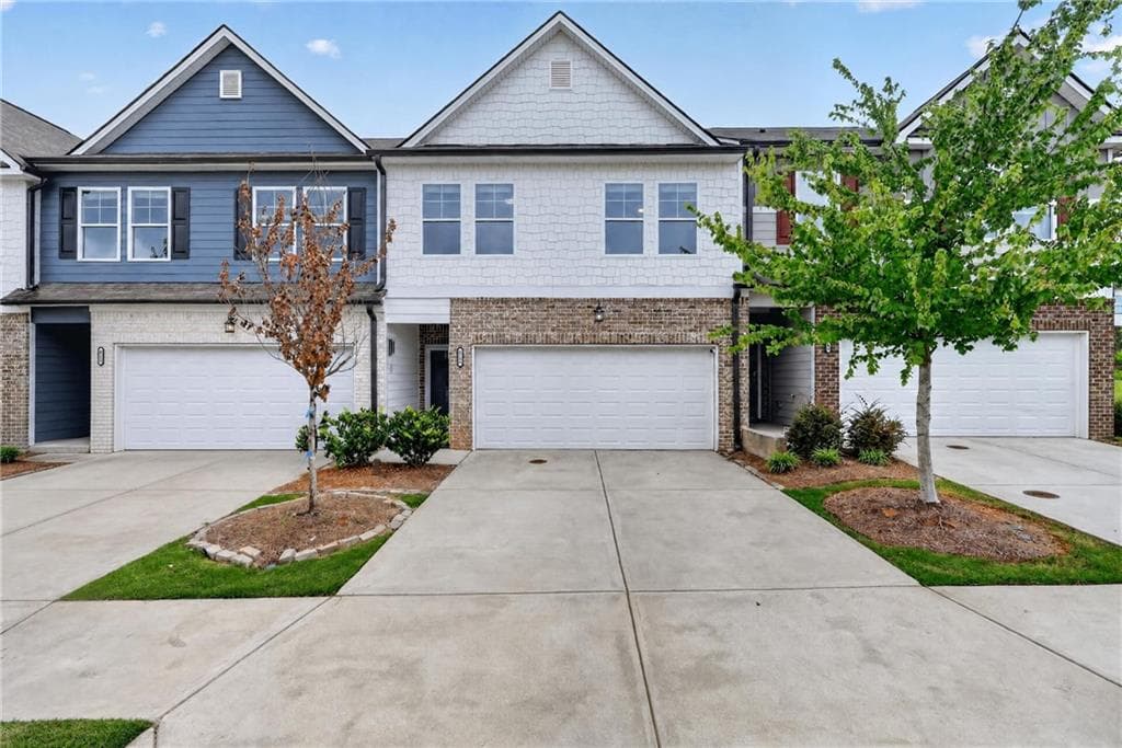 3 bedroom, 3 bathroom, 1,788 sq ft townhouse for sale at 4711 Fairfax Drive, Oakwood, GA 30566