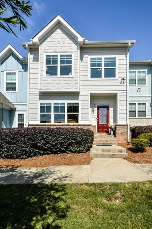 3 bedroom, 3 bathroom, 1,976 sq ft townhouse for sale at 957 Shy Lane, Marietta, GA 30060