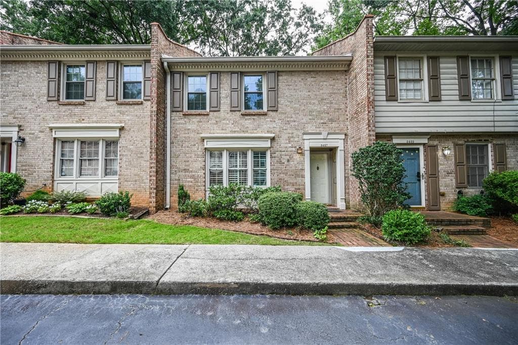 2 bedroom, 3 bathroom, 1,402 sq ft townhouse for sale at 3427 Ashwood Lane, Atlanta, GA 30341