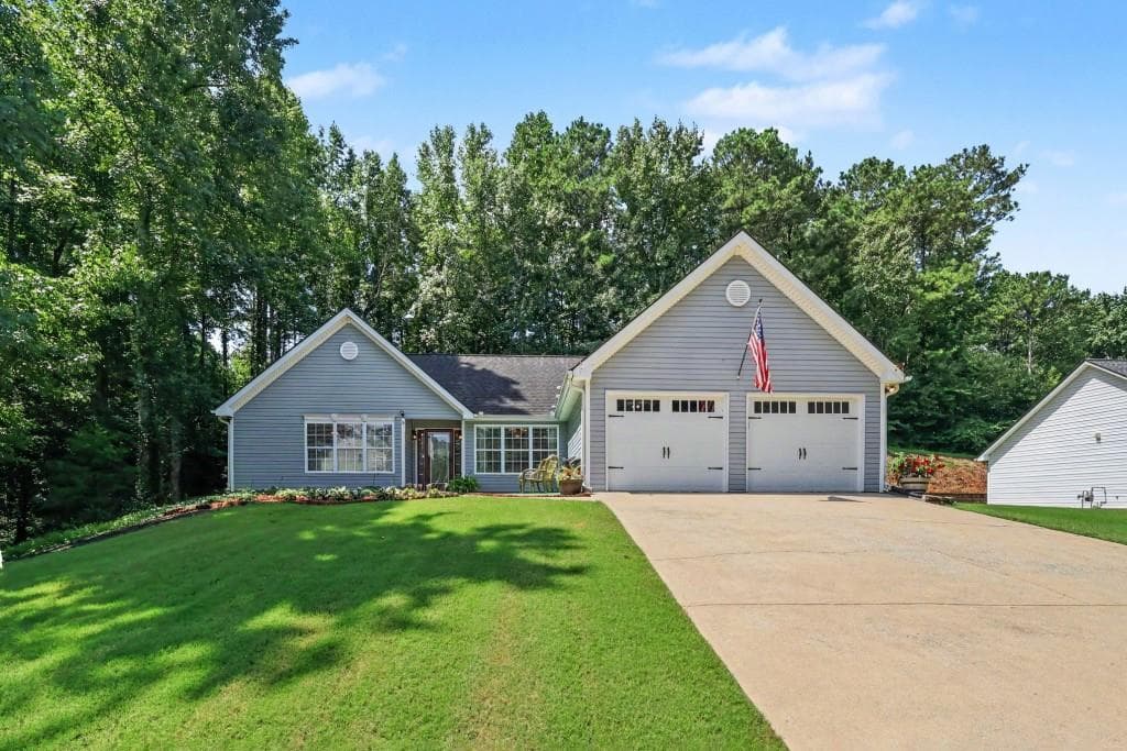 3 bedroom, 2 bathroom, 1,994 sq ft single family residence for sale at 29 OAKRIDGE Court, Douglasville, GA 30134