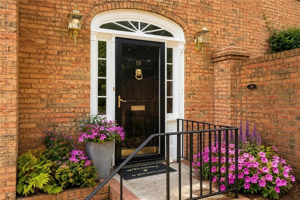 3 bedroom, 3 bathroom, 2,175 sq ft townhouse under contract at 19 Lullwater Place 19, Atlanta, GA 30307